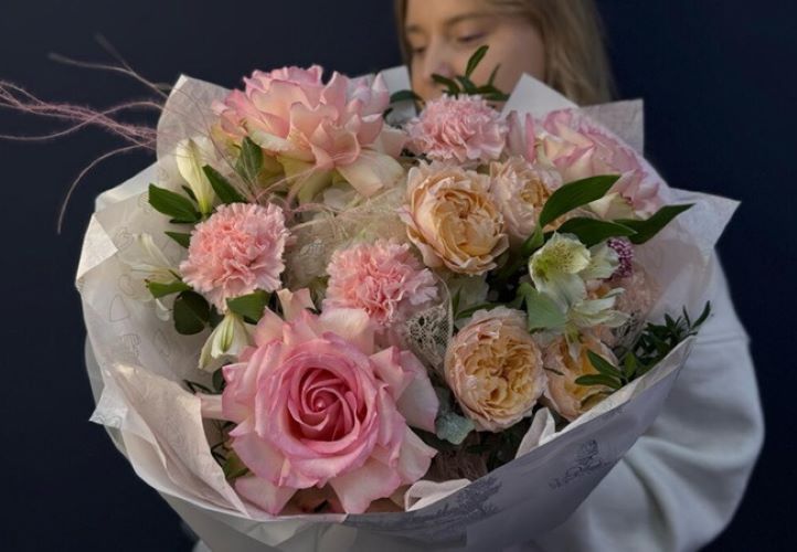 Amore Flowers - ������ � ��������� - �������� ������ � �����-����������